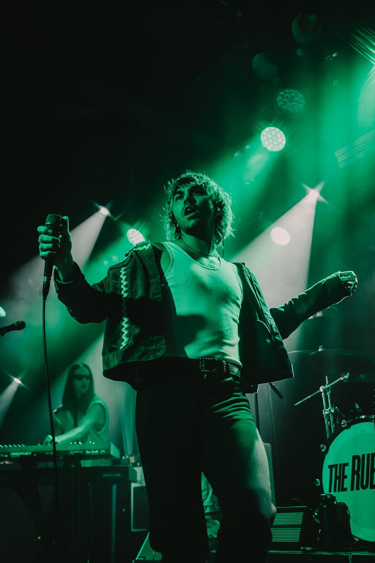 Selve performing live at The Gov in Adelaide 